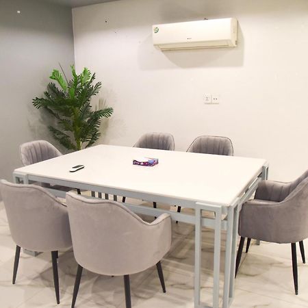 Luxe Suites Bahria Town Lahore Exterior foto
