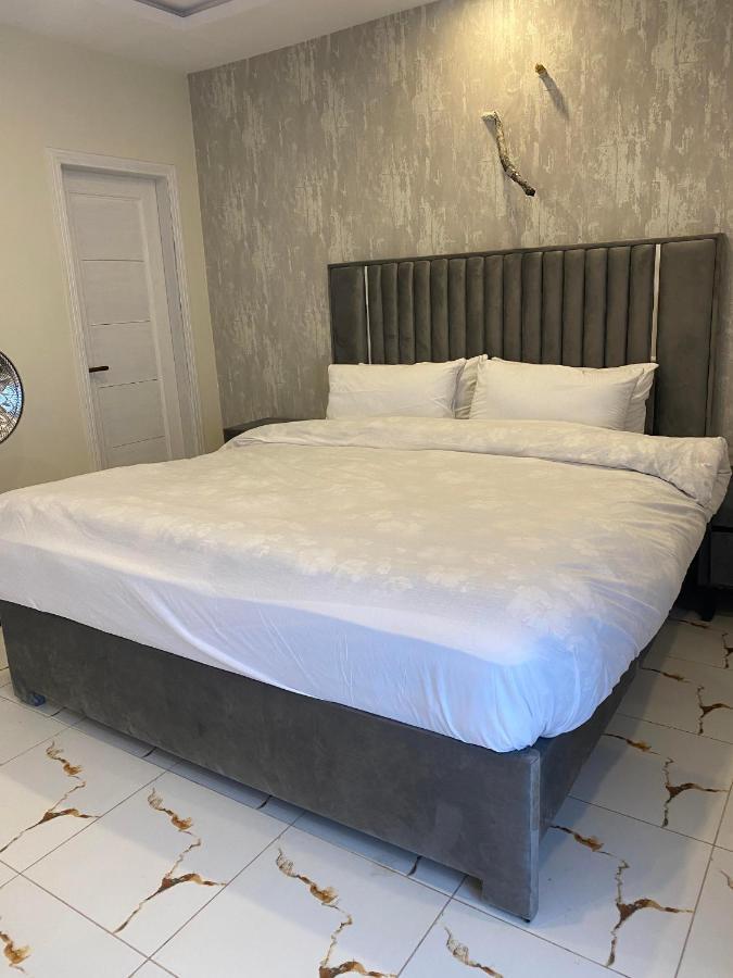 Luxe Suites Bahria Town Lahore Exterior foto