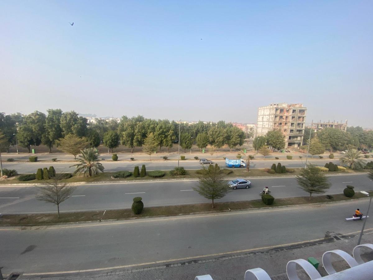 Luxe Suites Bahria Town Lahore Exterior foto