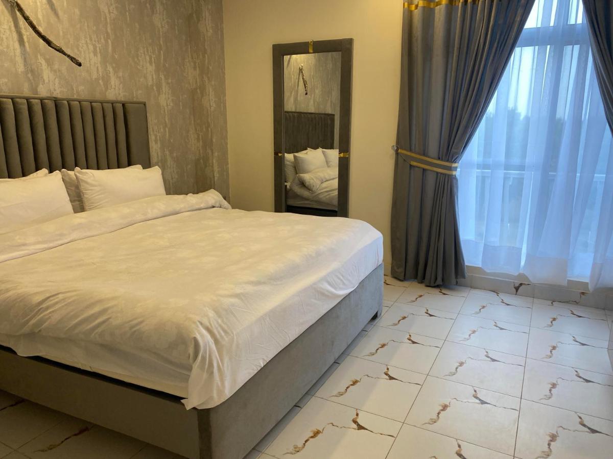 Luxe Suites Bahria Town Lahore Exterior foto